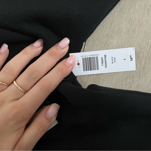 ARITZIA Babaton Downtime Black T shirt (s1) - Picture 6 of 6